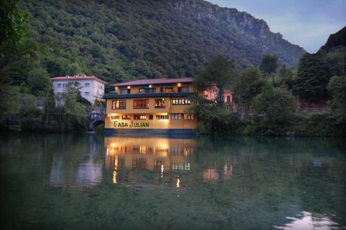 Hotel Casa Julián, Peñamellera Alta bei Puertas