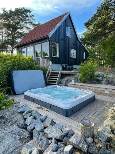 A szálláshely kívülről, House With Own Jetty And Jacuzzi Near Langesund in Langesund
