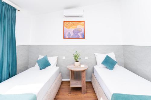 Budget Hotel Rooms In Yerevan - Tap to explore photos