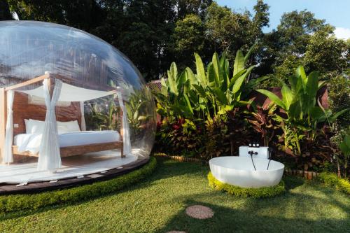 Bubble 7 - Cozy Bubble Retreat White Bath Ubud 3