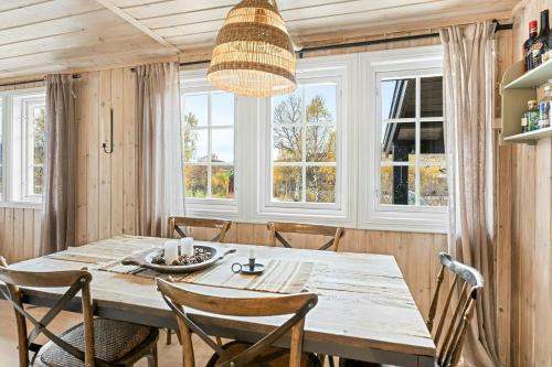 Hotelli välisilme, Modernized Cabin Near Ski Slopes With Deck Views in Vagsli