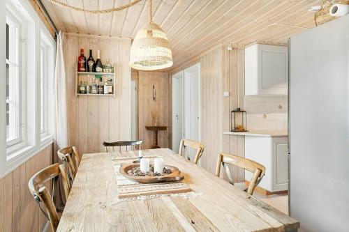 Hotelli välisilme, Modernized Cabin Near Ski Slopes With Deck Views in Vagsli