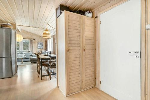 Hotelli välisilme, Modernized Cabin Near Ski Slopes With Deck Views in Vagsli