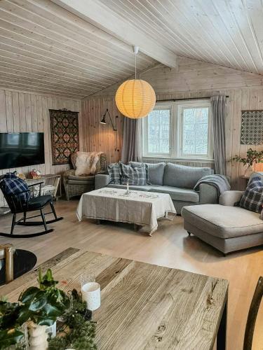 Hotelli välisilme, Modernized Cabin Near Ski Slopes With Deck Views in Vagsli