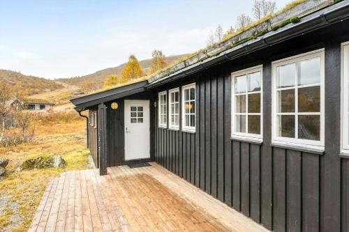 Hotelli välisilme, Modernized Cabin Near Ski Slopes With Deck Views in Vagsli