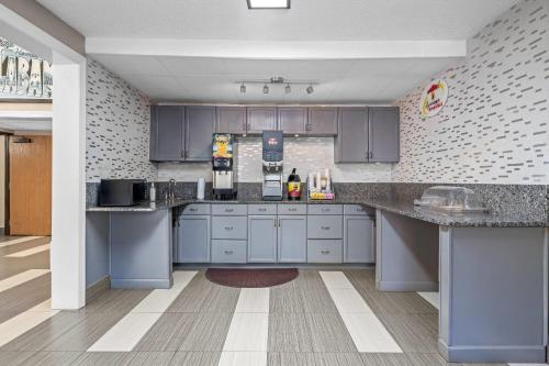 ทัศนียภาพภายนอกโรงแรม, Super 8 By Wyndham Homewood Birmingham Area near โบสถ์แบ๊บติสต์ถนนที่ 16