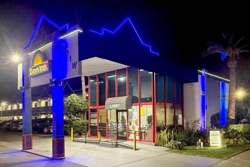 Days Inn by Wyndham Los Angeles LAX Airport Stadium Area, Los Angeles