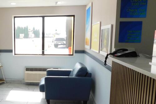 Lobby, Days Inn by Wyndham Effingham in Effingham (IL)