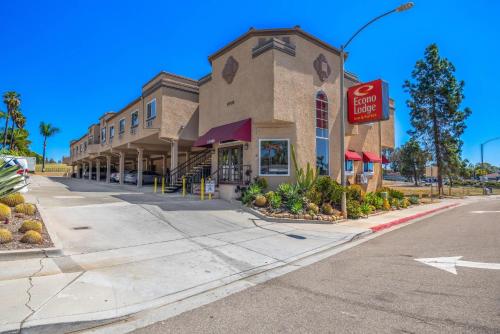 Econo Lodge Inn & Suites Fallbrook Downtown - image 15