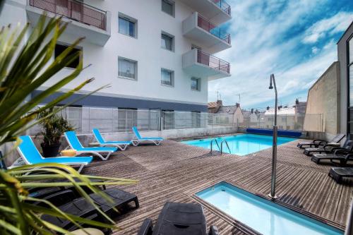 泳池, Comfort Aparthotel Saint-Nazaire Les Portes de l Ocean in 聖納澤爾