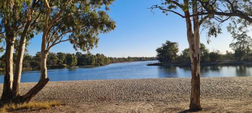 Skats, Riversands Rest Accommodation Scenic Riverfront Cottages, Paringa in Paringa