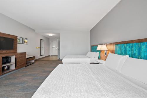 2 queen beds