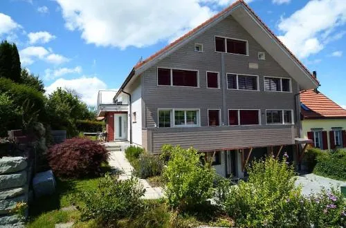 Ganzes Haus am Bodensee in den Bergen im Appenzell in Heiden AR, Schweiz
