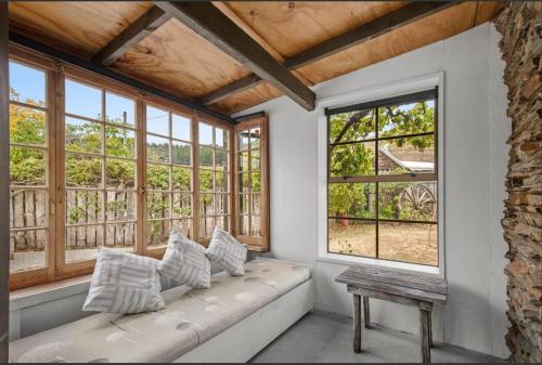 Stone Cottage in Clyde - Sleeps 6 in Clyde