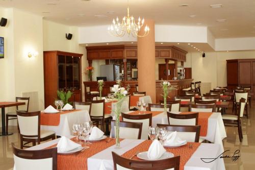 Restaurant, Grand Hotel Libertad in Nueve de Julio Partido