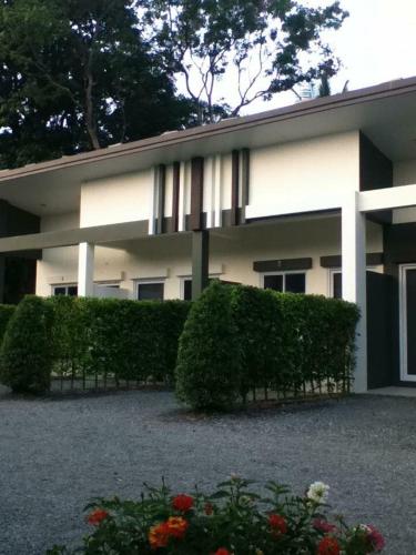 ใบไผ่รีสอร์ท (Bai Pai Resort) in ขลุง