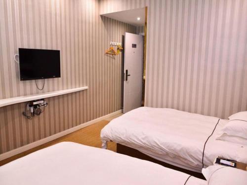 Super 8 Hotel Yiwu Binwang – Yiwu, FL
