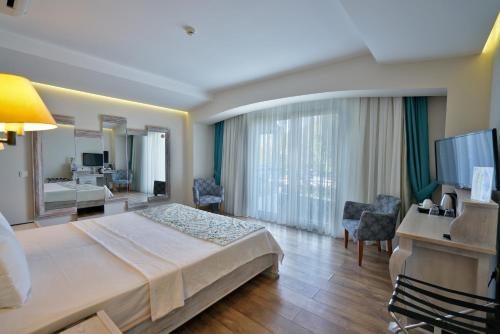 共用Lounge/電視區, Dedeminn Marina Hotel in 戈西克