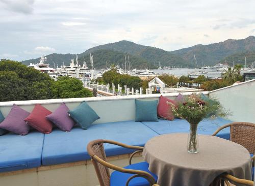 周邊環境, Dedeminn Marina Hotel in 戈西克