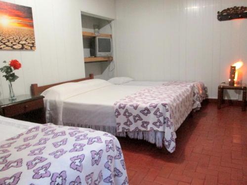 2 double beds, 1 twin bed