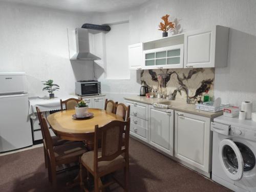 ทัศนียภาพภายนอกโรงแรม, White Apartment in พริซเซ่น