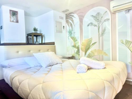 Parking, City & Pool- Costa Paradise Suites- MALAGA - Tap to explore photos