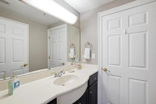 Unit 1603 Condo - image 17