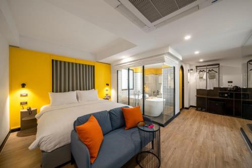 room detail thumbnail 0