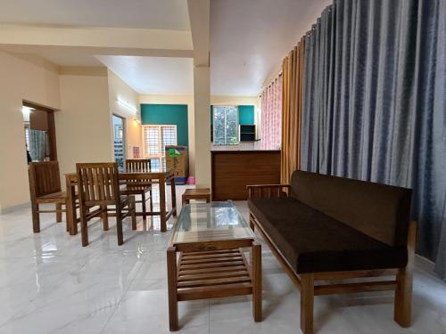 Alok Service Appartments in 科瓦拉姆