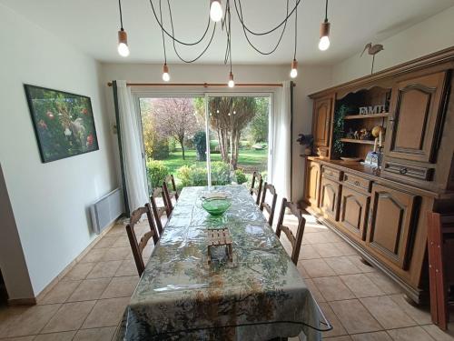 Restorāns, L'Eau Vive Villa 6 pers parc 3000m2 à 50 m de la rivière (L'Eau Vive Villa 6 pers parc 3000m2 a 50 m de la riviere) in Fraisse-sur-Agout