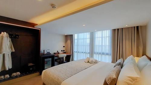 room detail thumbnail 1