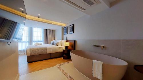 Marwin Monique Hotel Room Type - King Room with Spa Bath