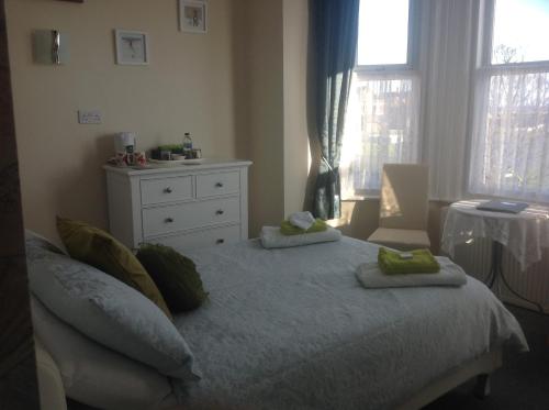 Cleasewood Guest House - image 4