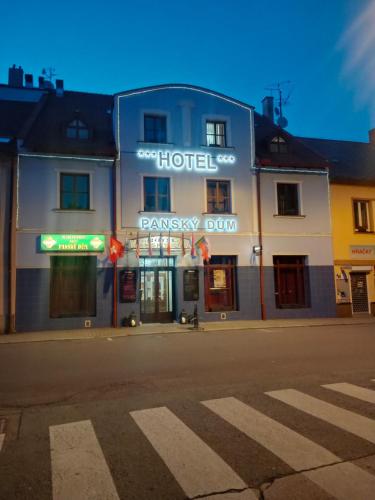 Фасада на хотела, Hotel Panský dům (Hotel Pansky dum) in Свитави