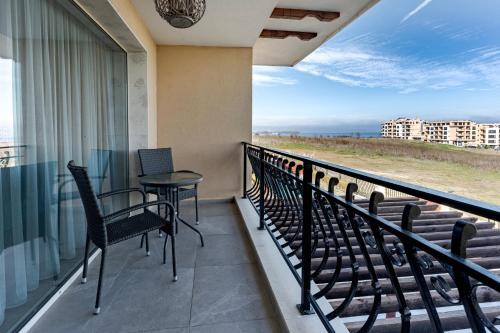 Балкон, Luxury 3 bedroom villa with Private pool, jacuzzi and sea view in Лозенец