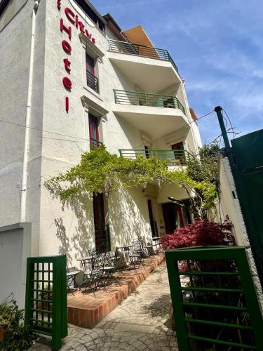 City 5 Hotel, Tirana
