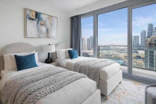 An Address Like No Other Burj Khalifa at Your Window in Large Refined Opera Suite - image 4