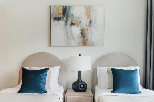 An Address Like No Other Burj Khalifa at Your Window in Large Refined Opera Suite - image 2