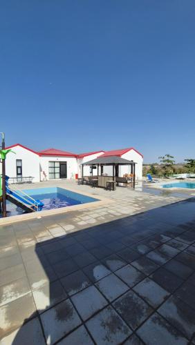 منتجع حتا الضخم - Hatta Mega Resort in Sinadil