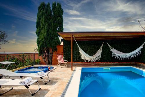 GOCCE VILLAS - Villa de Flores Country Style Villa With Pool