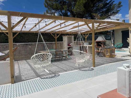 Spacious house with swimming pool 10 min from Avignon in Les Angles (Languedoc-Roussillon)