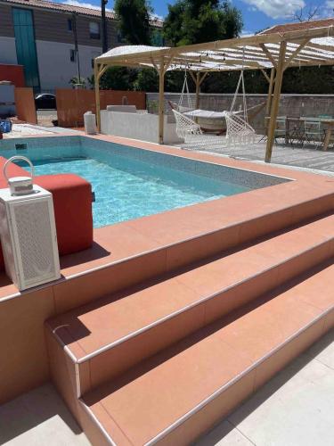 Spacious house with swimming pool 10 min from Avignon - Location, gîte - Les Angles