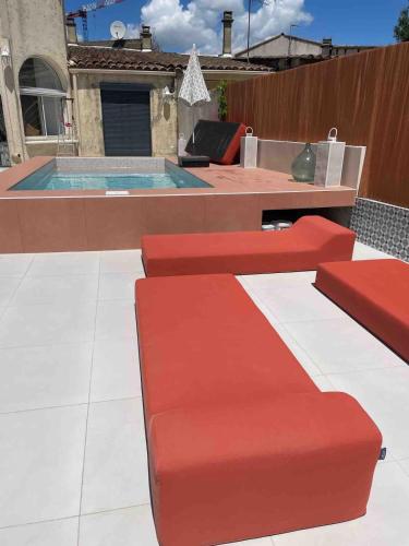 Spacious house with swimming pool 10 min from Avignon in Les Angles (Languedoc-Roussillon)