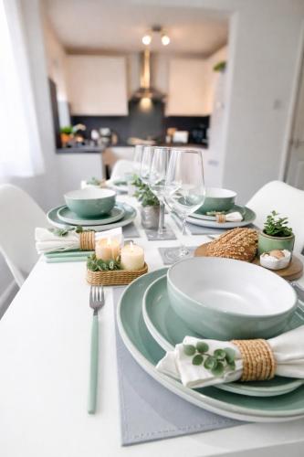 บริการและสิ่งอำนวยความสะดวก, Modern 2 bedroom apartment in Historical Spa town in ดรอฟวิช