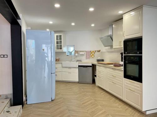 Spacious house with swimming pool 10 min from Avignon in Les Angles (Languedoc-Roussillon)