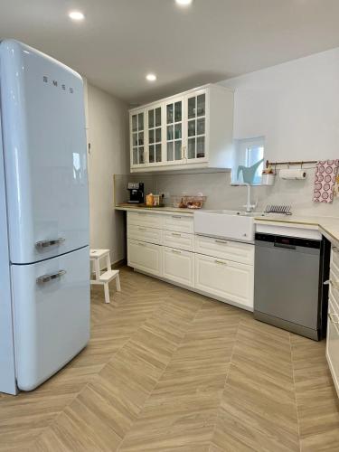 Spacious house with swimming pool 10 min from Avignon in Les Angles (Languedoc-Roussillon)