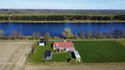 Herrlicher Nord und Süd-Blick direkt am Nord-Ostsee-Kanal (Herrlicher Nord und Sud-Blick direkt am Nord-Ostsee-Kanal) in Breiholz