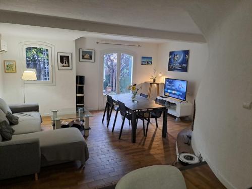 House 3 bedrooms for 5 persons at Cannes