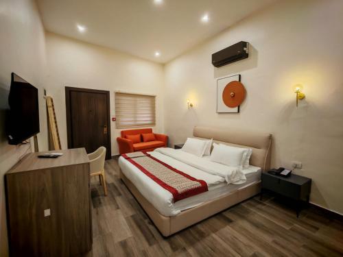 room detail thumbnail 1