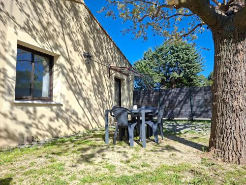 Gîte neuf tout équipé - 2 chambres, jardin privatif, clim & parking (Gite neuf tout equipe - 2 chambres, jardin privatif, clim & parking) in Galargues